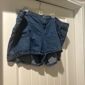 Torrid Denim Shorts rolled hem pockets summer spring beach women’s size 26